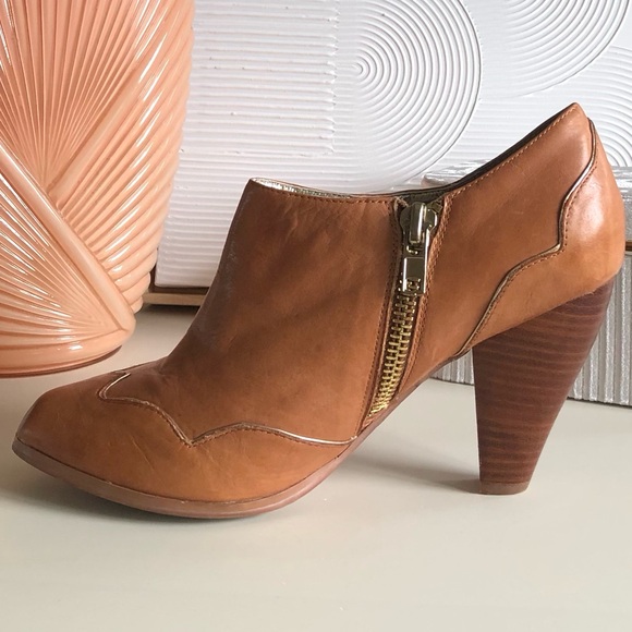 VERY VOLATILE buttery soft leather bootie boots camel color gold trim  size 10 - Picture 5 of 16